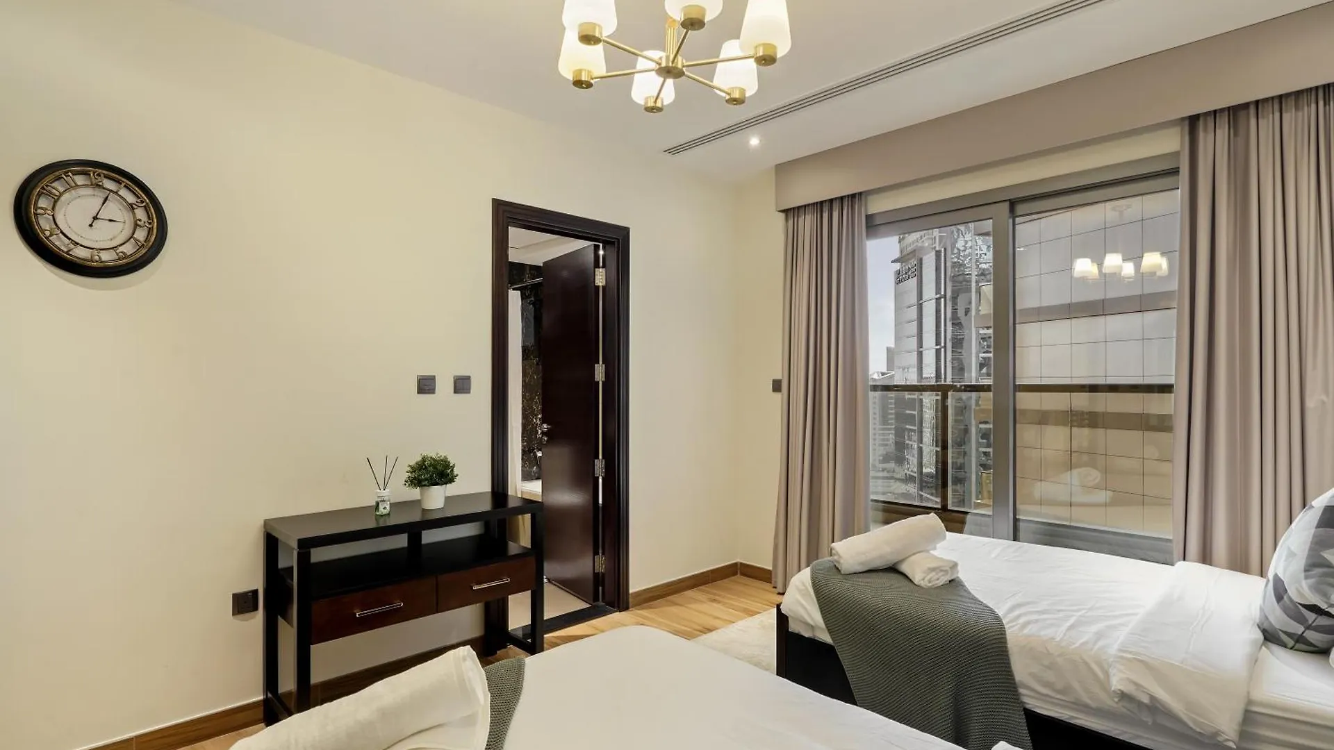 Cozy 2Br In Elite Downtown Residence With Canal View Dubai Apartment