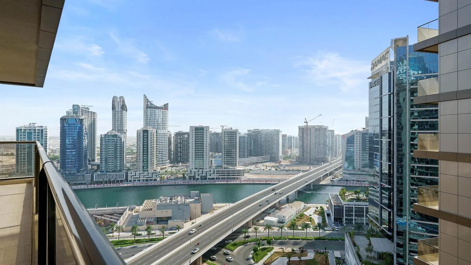 Cozy 2Br In Elite Downtown Residence With Canal View Dubai