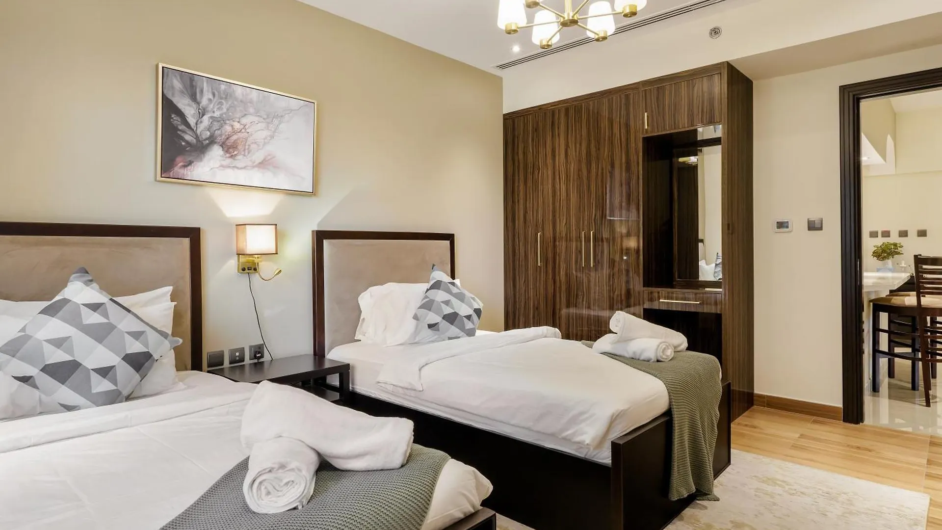 Cozy 2Br In Elite Downtown Residence With Canal View Dubai Apartment