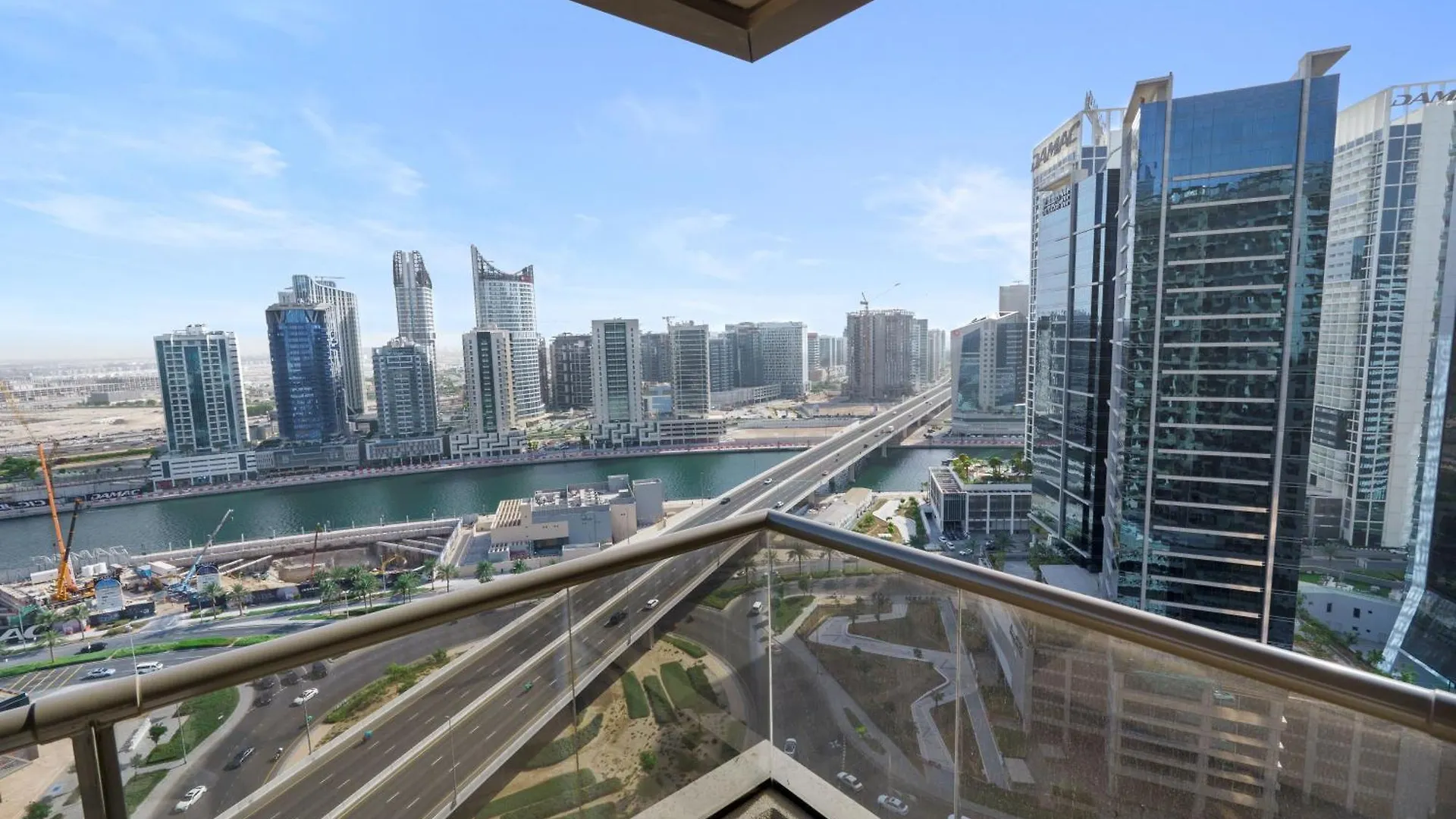 Cozy 2Br In Elite Downtown Residence With Canal View Dubai