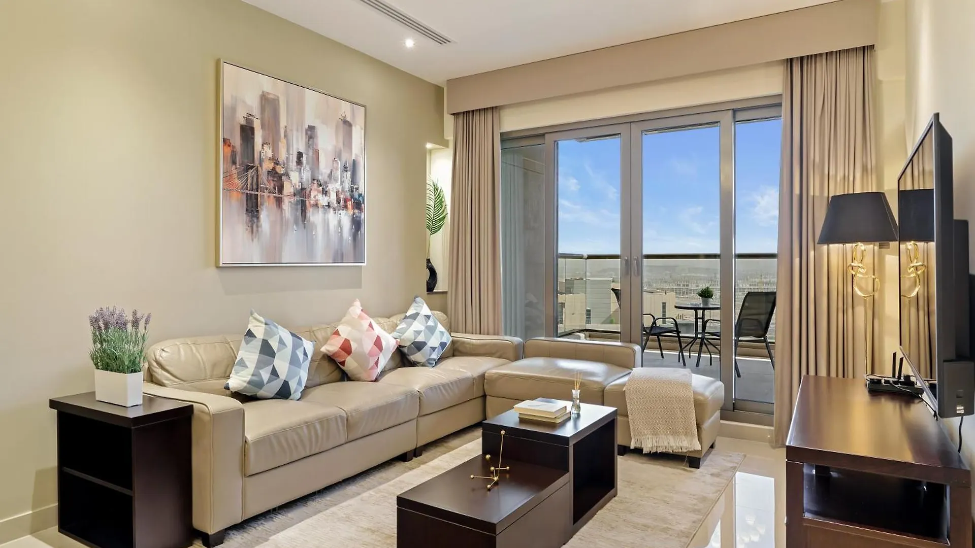 Cozy 2Br In Elite Downtown Residence With Canal View Dubai