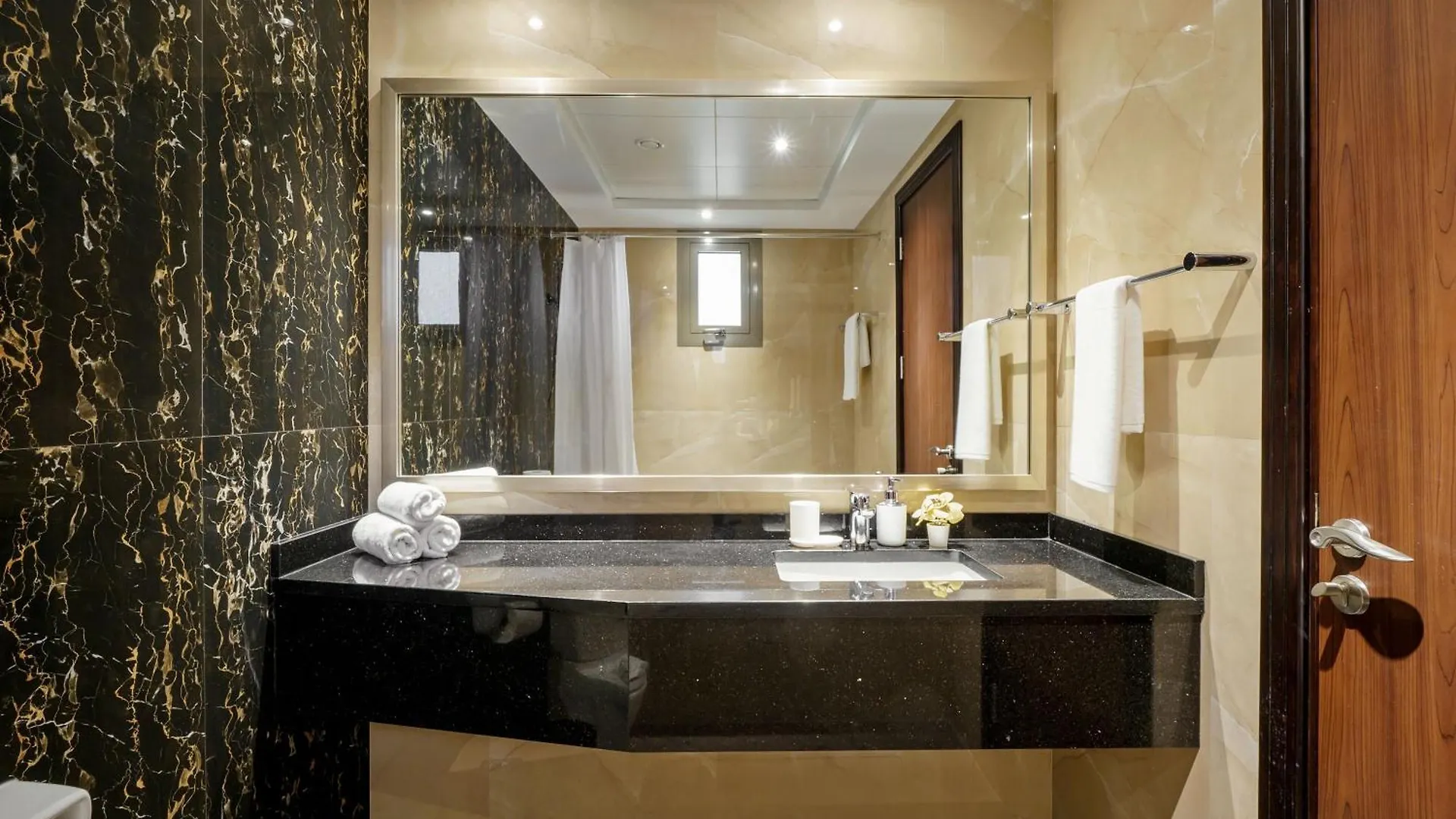 Cozy 2Br In Elite Downtown Residence With Canal View Dubai United Arab Emirates