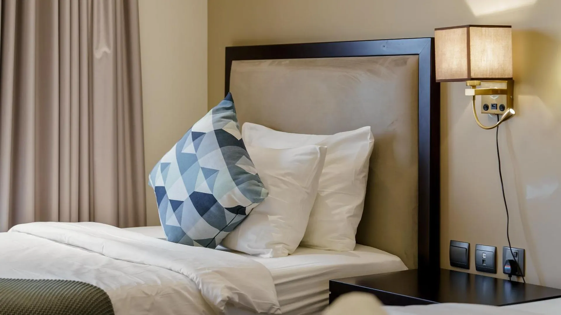 Cozy 2Br In Elite Downtown Residence With Canal View Dubai United Arab Emirates