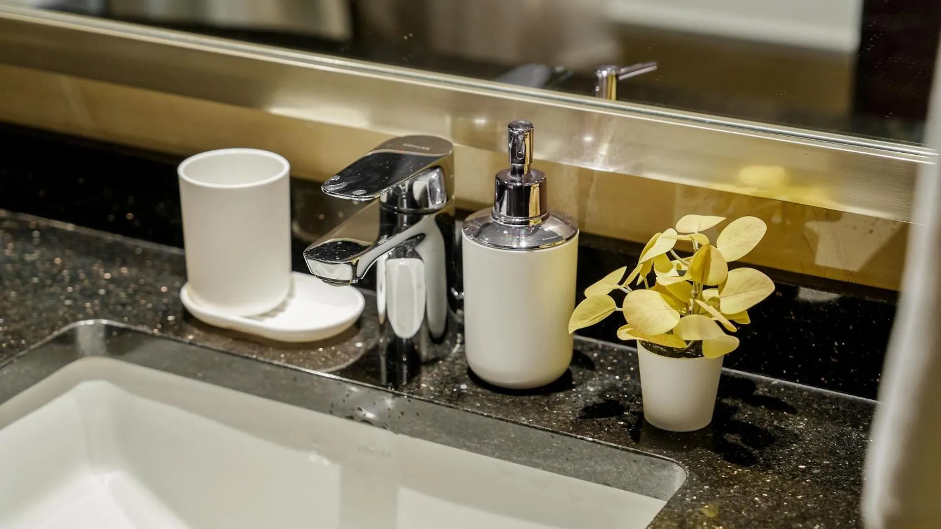 Cozy 2Br In Elite Downtown Residence With Canal View Dubái Apartamento