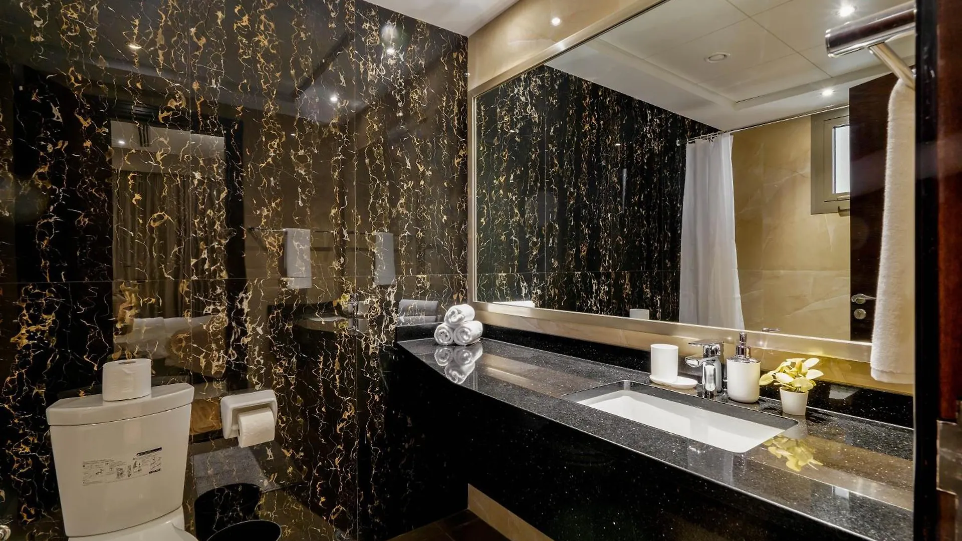 Cozy 2Br In Elite Downtown Residence With Canal View Dubai
